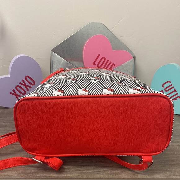 Hello Kitty Mini Backpack - Picture 5 of 7